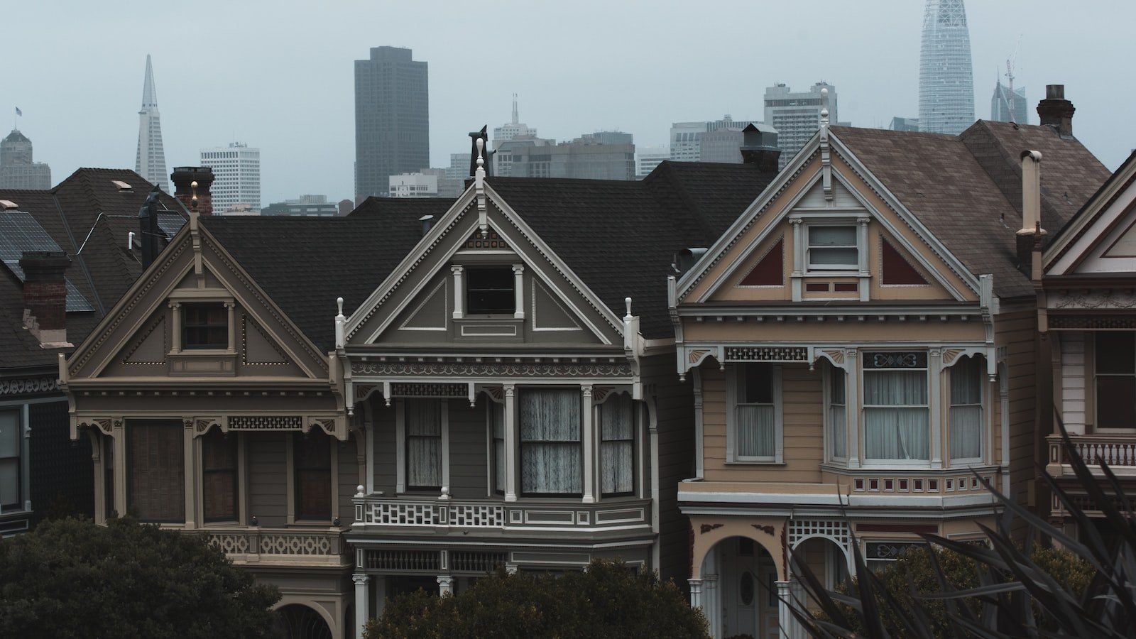 Key Factors to Consider When Venus Resides in the 7th House