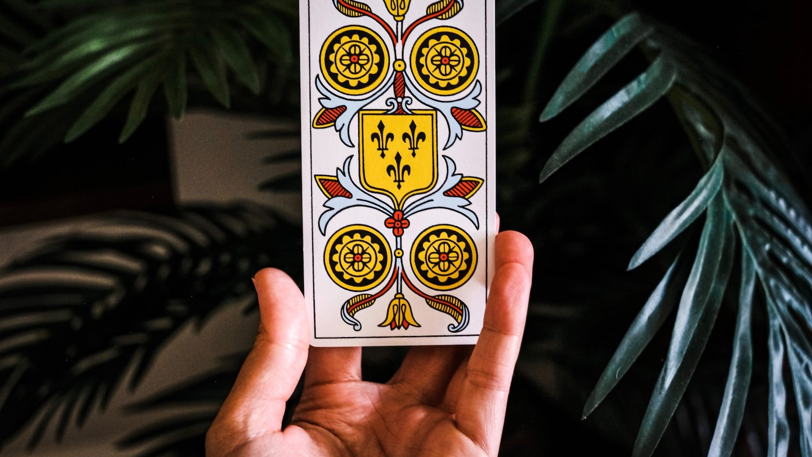 The⁣ Tarot's ​Intuition: ​Harnessing Wisdom for Online Dating⁣ Success