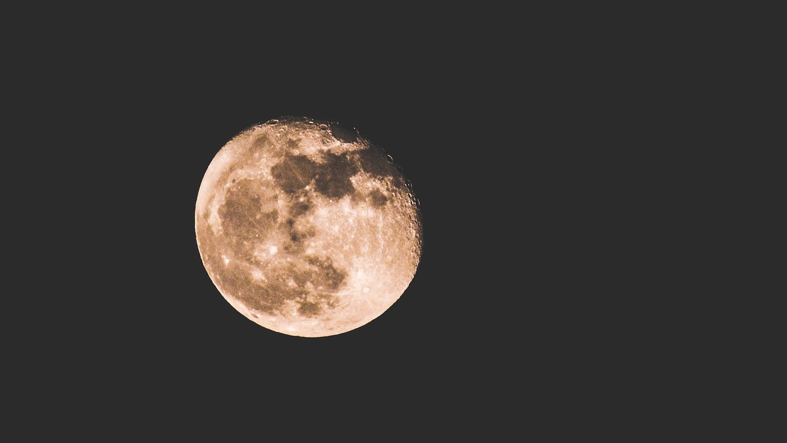 Exploring the Impact of ⁣Full Moon​ on Romantic ‍Relationships